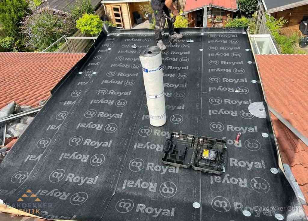 Dakrenovatie met Royal onderdak op plat dak in Cuijk