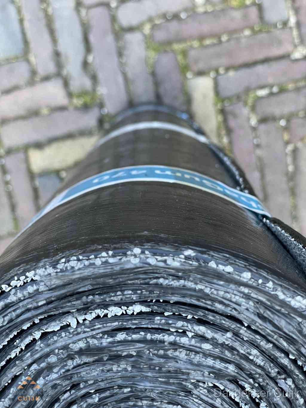 Rol bitumen dakleer met leislag voor plat dak in Cuijk
